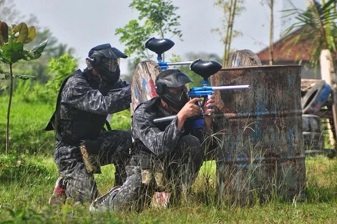 Partida de paintball en las instalaciones