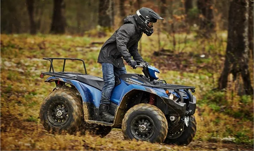 Quad preparado para la ruta por el monte del Valle del Tera